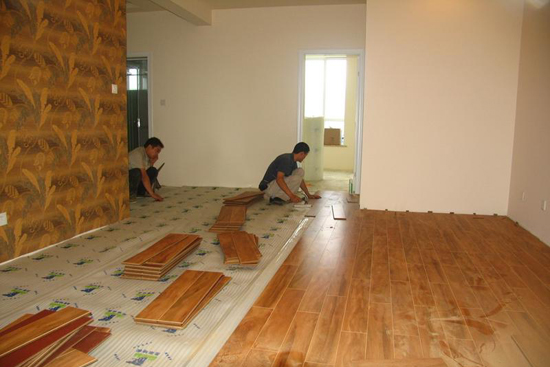 給地面換新裝 地板鋪裝過程介紹