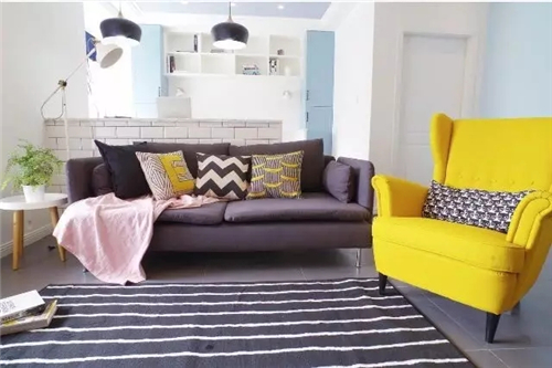 80㎡北歐風運用黃、白、淺藍色調，營造溫馨的單身公寓
